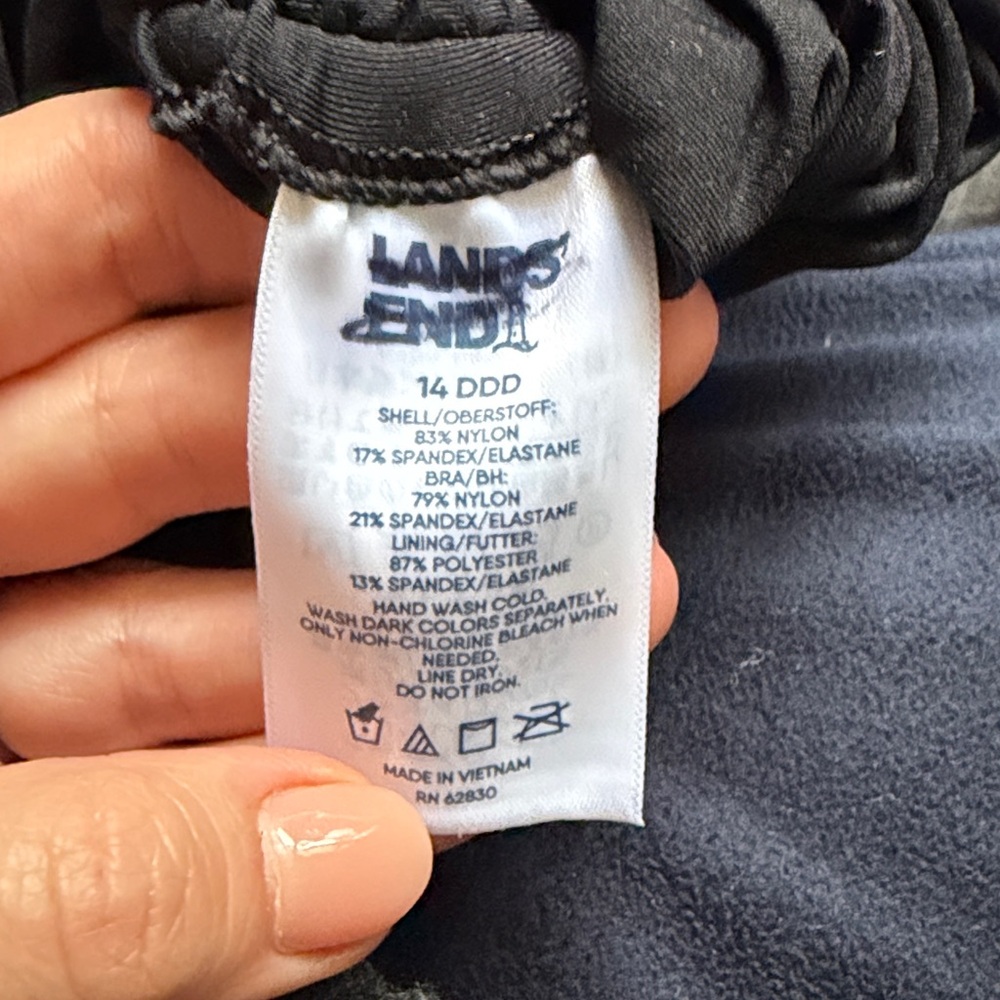 Lands' End Swim Tankini Top,
Adjustable side ties, 16DDD, never worn, underwire - Picture 2 of 5